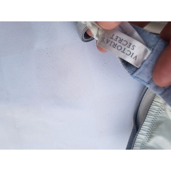 Vintage Victoria's Secret Mermaidcore Bra - 34D - Scalloped Lace & Bows - Picture 3 of 3